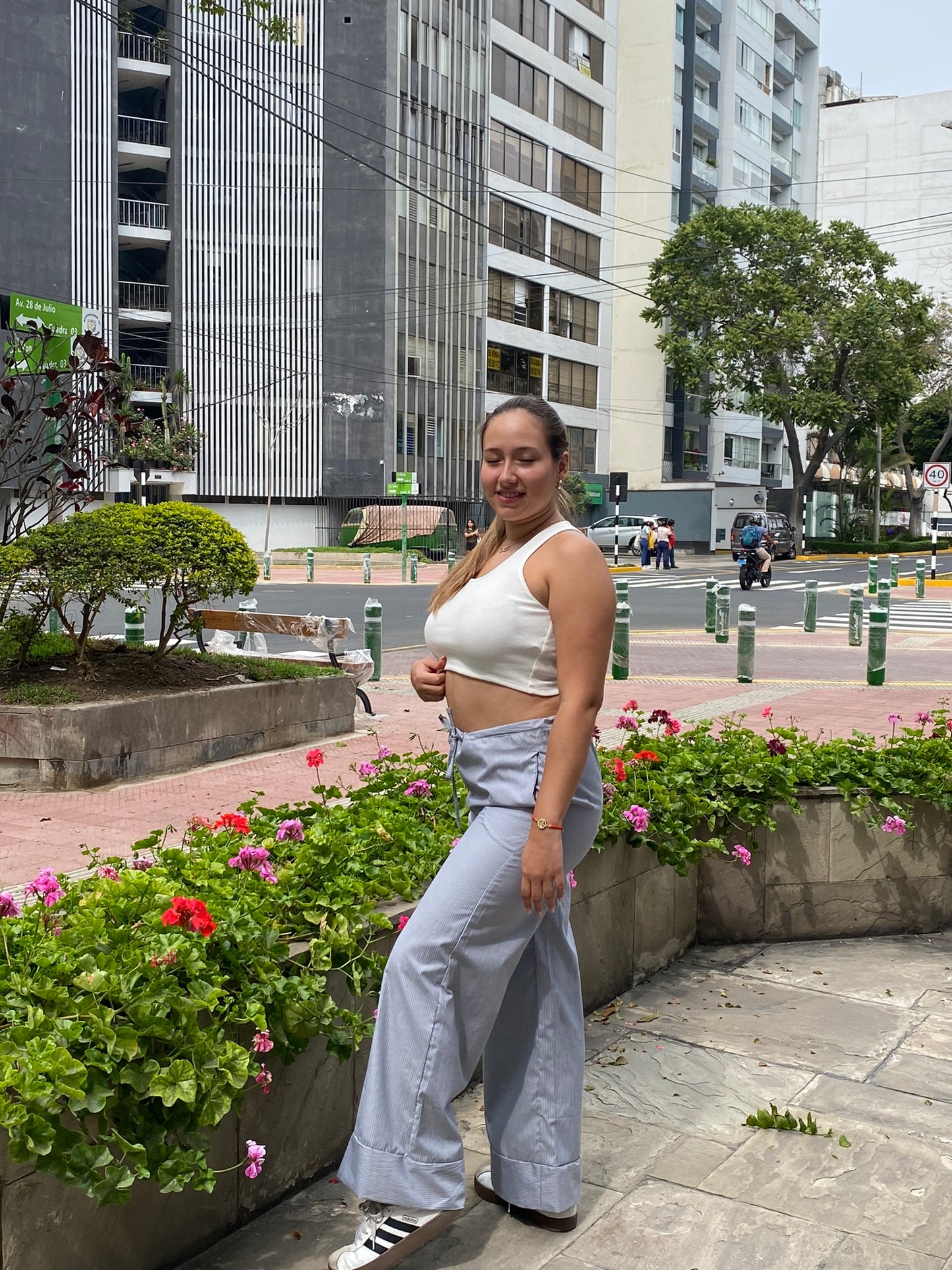Pantalón a rayas plomo